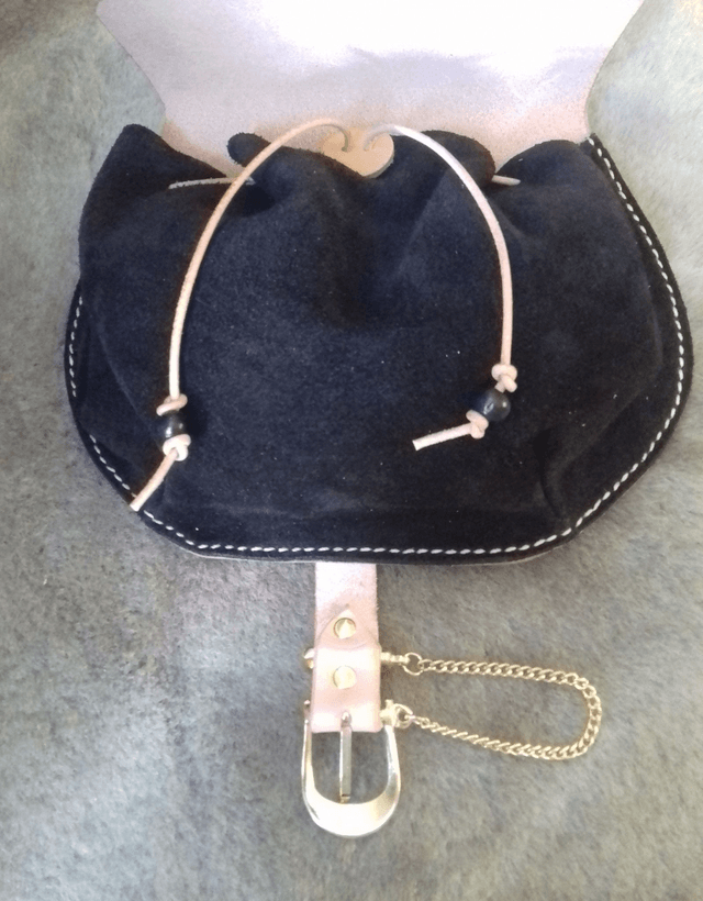 Escarcelle Lierre Enchanté – Cuir Naturel Ciré