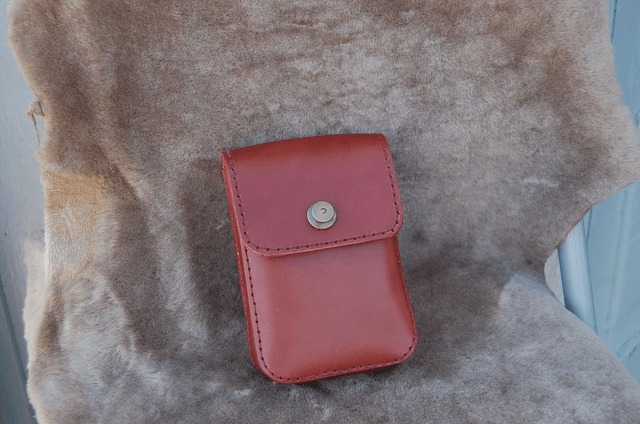 Pochette ceinture en cuir : élégance et praticité à la taille. Arrêt de gamme 