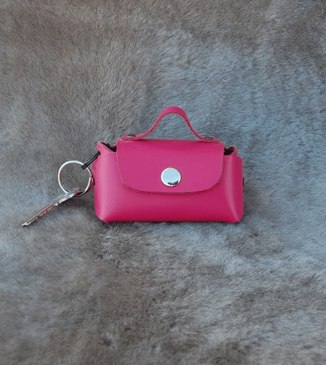 Petit sac porte clé en cuir à attacher à votre sac 