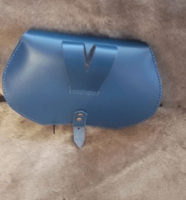 Escarcelle en cuir bleue motif arbre de vie