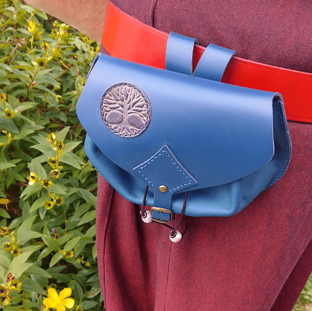 Escarcelle en cuir bleue motif arbre de vie