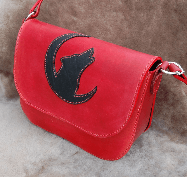 Sac en cuir rouge motif loup hurlant à la lune