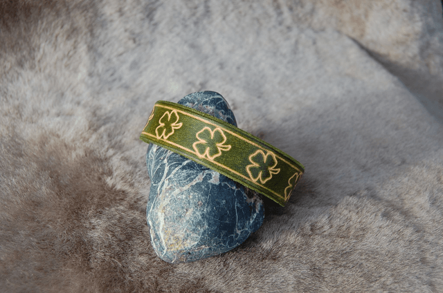 Bracelet en cuir en 20 mm de large avec  motifs fleurs, animaux ou musique