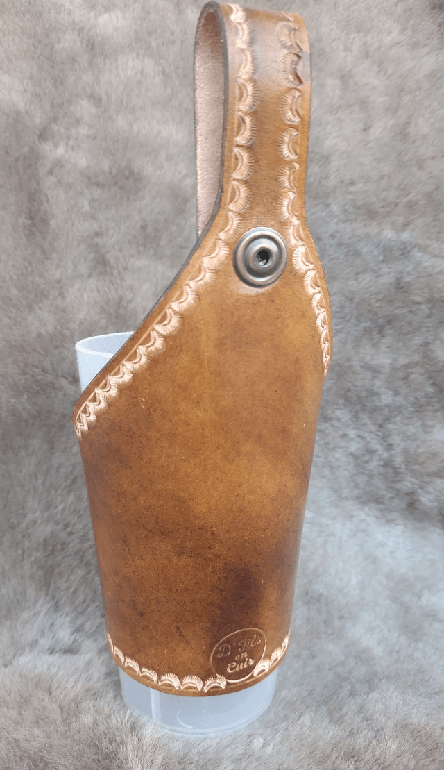 Porte gobelet en cuir texturé motif salamandre couleur marron moyen