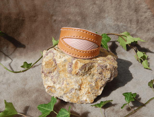 Bracelets en cuir tannage végétal collection insert divers cuirs - Arrêt de gamme.