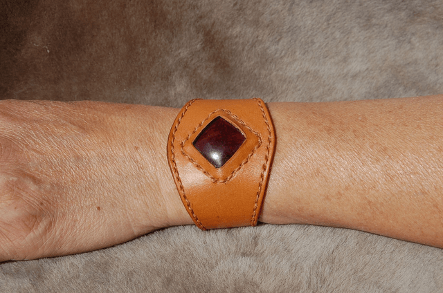Bracelets en cuir perles résine 2 - Arrêt de gamme.