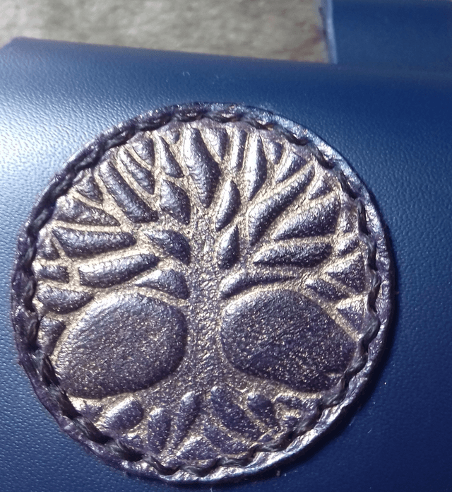 Escarcelle en cuir bleue motif arbre de vie