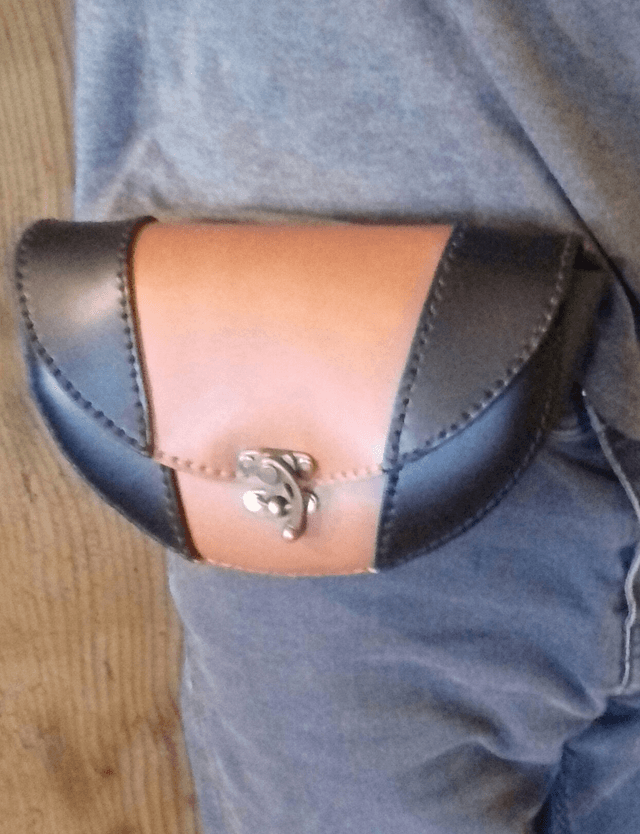 Pochette cuir  bi-ton de ceinture pour femme - Arrêt de gamme 