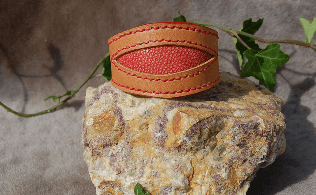 Bracelets en cuir tannage végétal collection insert galuchat - arrêt de gamme.