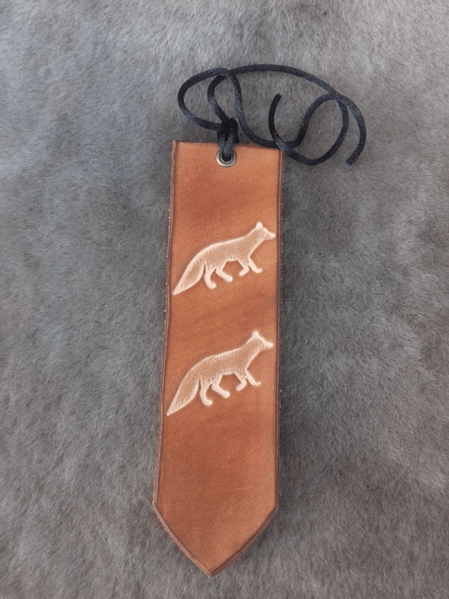 Marque page en cuir avec lacet 