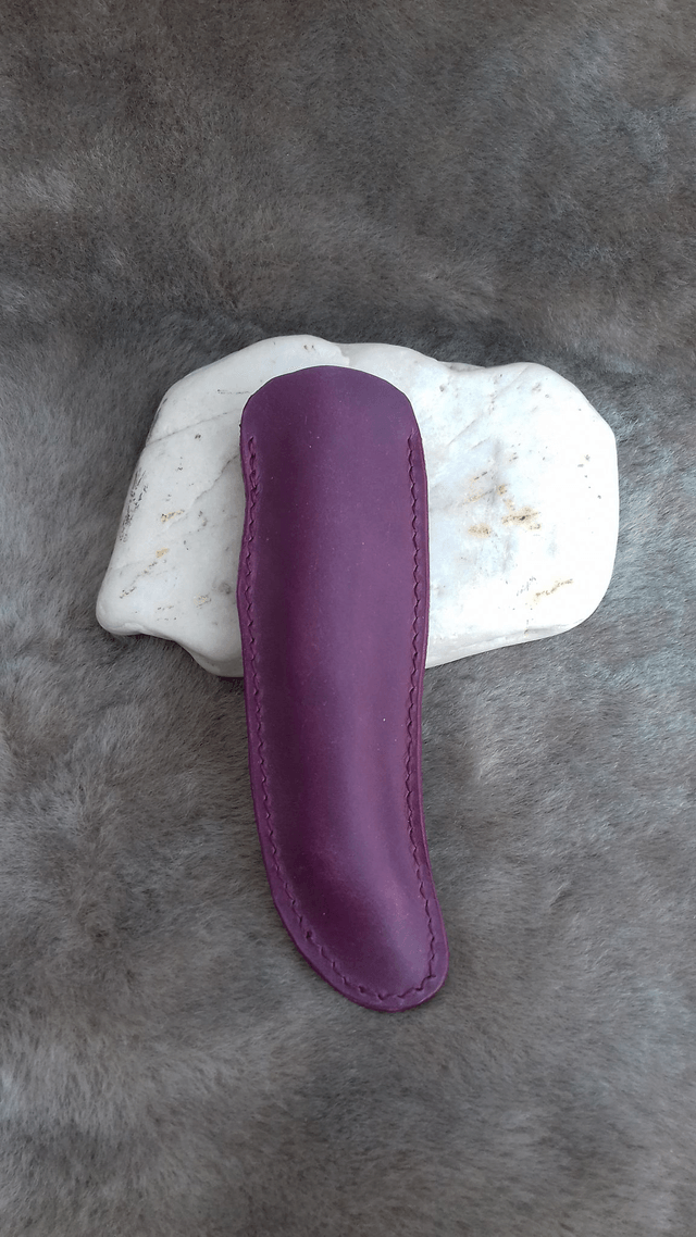 Etui à couteau en cuir pour couteau  pliant style "Laguiole". Différents cuirs et coloris.