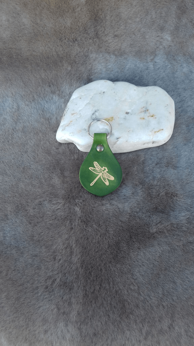 Porte clés en cuir papillons et libellules
