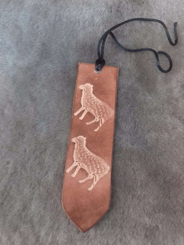 Marque page en cuir avec lacet 