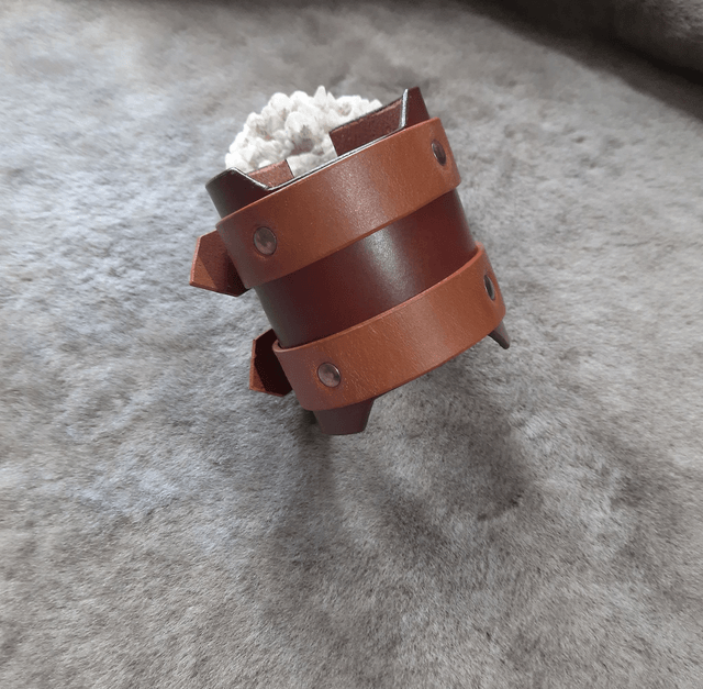 Bracelet de force en cuir style médiéval