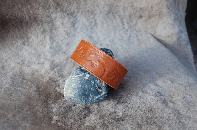 Bracelets en cuir de 30 mm de large avec motifs fleurs et animaux