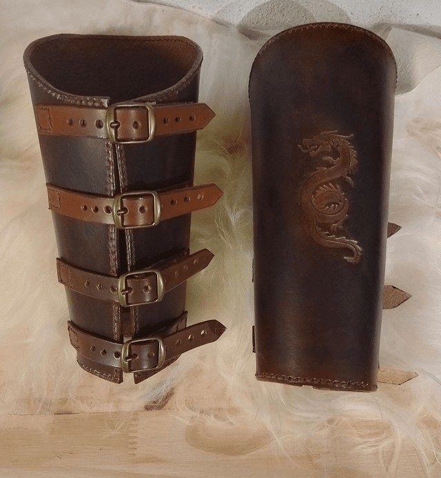Canons d&#039;avant bras en cuir motif dragon