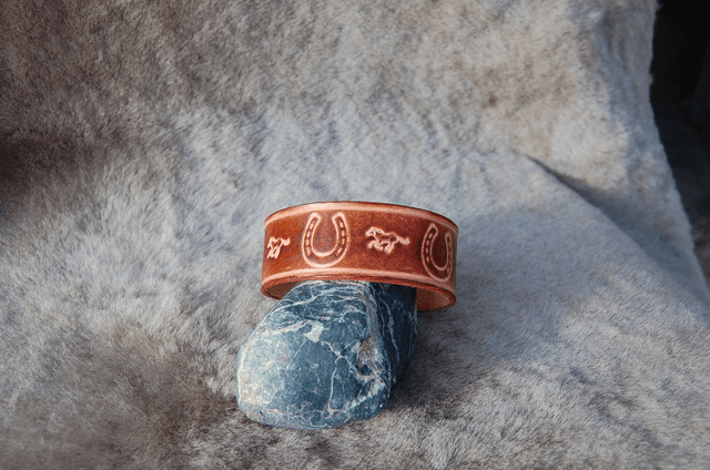 Bracelets en cuir de 30 mm de large avec motifs style country