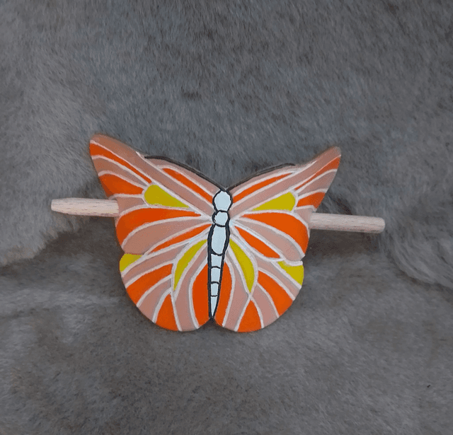 Barrette en  Cuir Papillon  – Légèreté et Élégance Sublimées