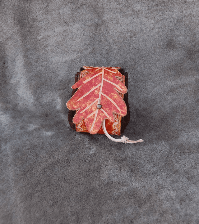 Bourse en cuir  Feuille de Chêne  