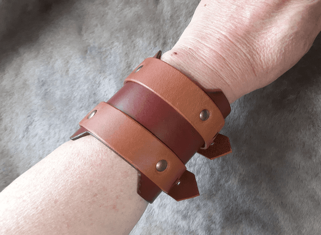 Bracelet de force en cuir style médiéval